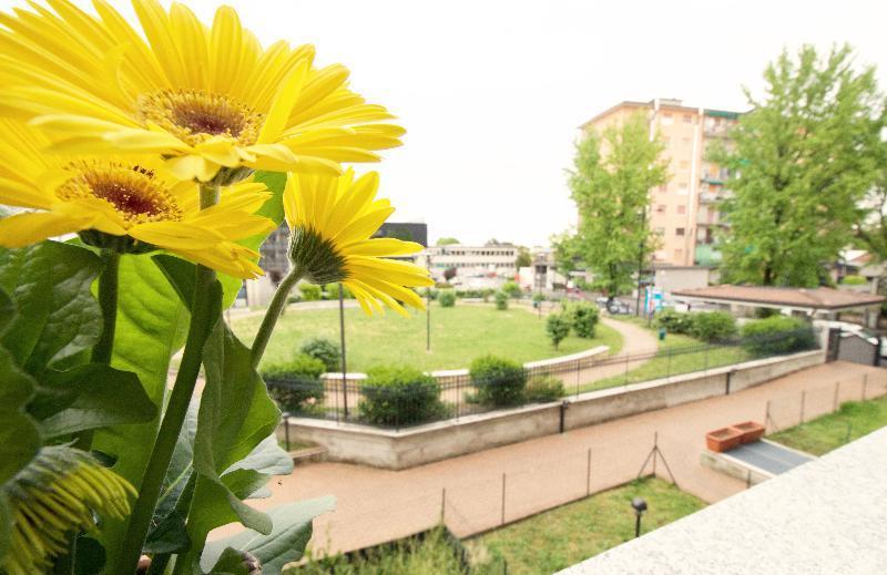 Hq Aparthotel Milano Inn - Smart Suites ชินิเซลโลบาลซาโม ภายนอก รูปภาพ